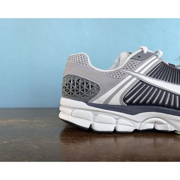 Nike Air Zoom Vomero 5 \